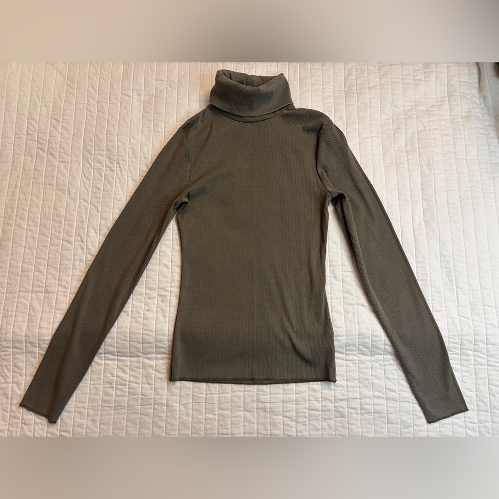 Wild Fable olive green ribbed fitted long sleeve turtleneck